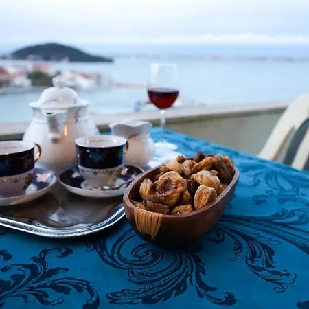 Appartamento In With Sea View, Balcony, Air Conditioning, Wi-fi