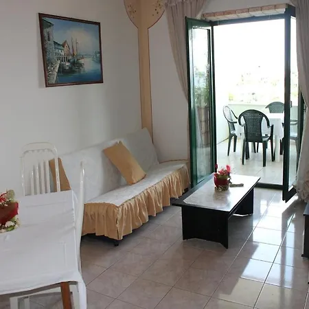 In With Sea View, Balcony, Air Conditioning, Wi-fi Appartamento