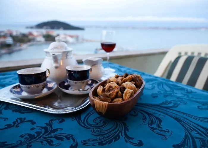 Appartement In With Sea View, Balcony, Air Conditioning, Wi-fi
